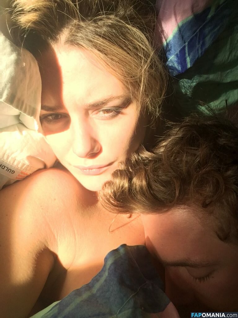 Addison Timlin Meztelen Kikerült fotó #41