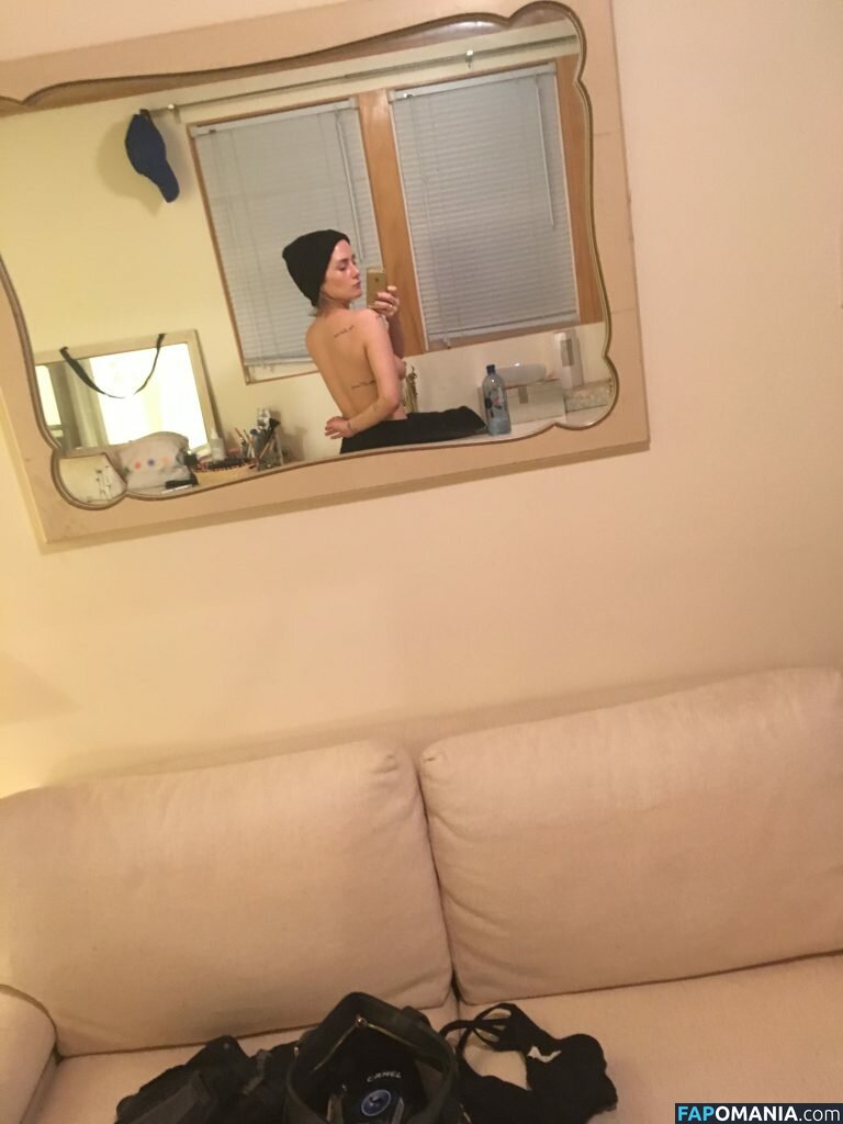 Addison Timlin Meztelen Kikerült fotó #52