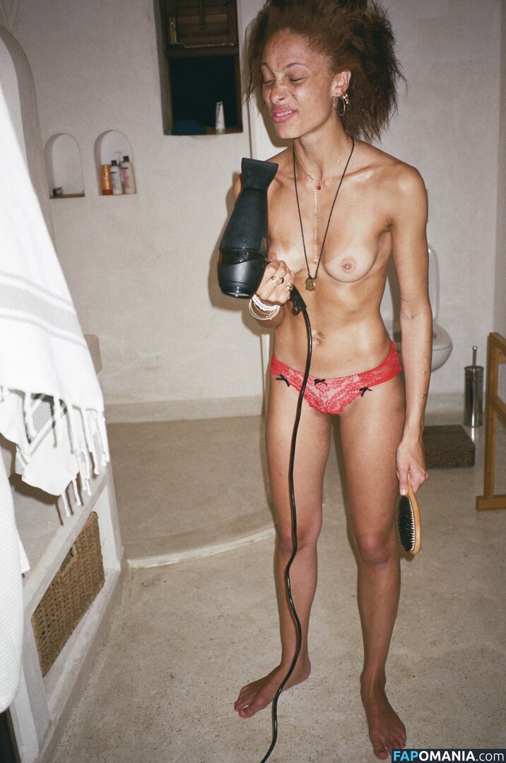 Adwoa Aboah Meztelen Kikerült fotó #9