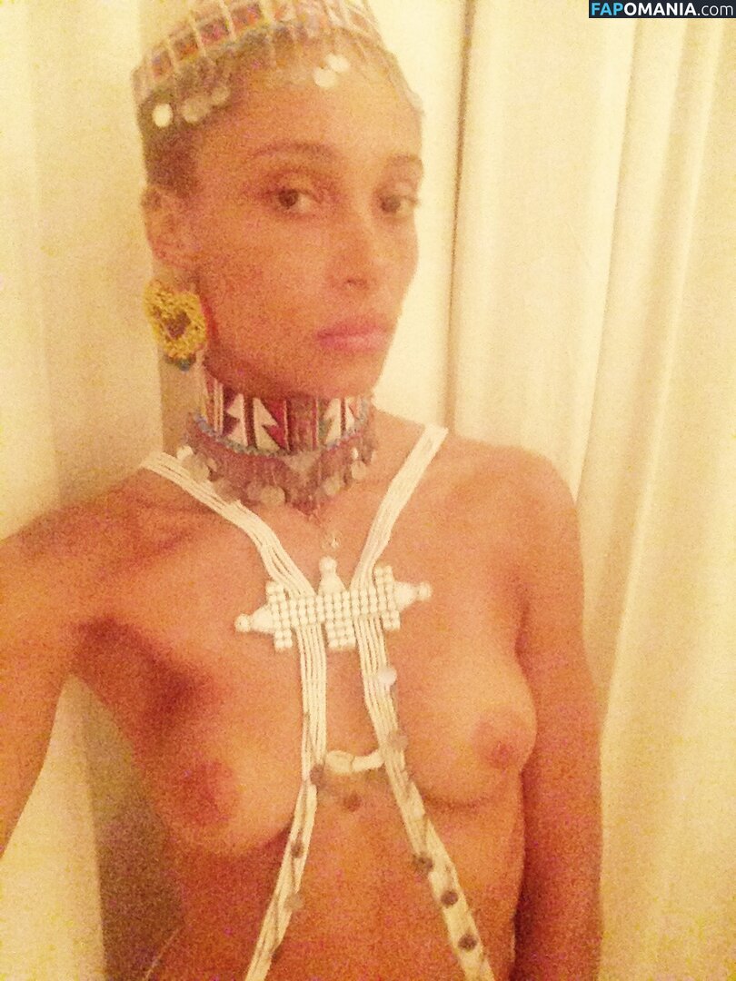 Adwoa Aboah Meztelen Kikerült fotó #28