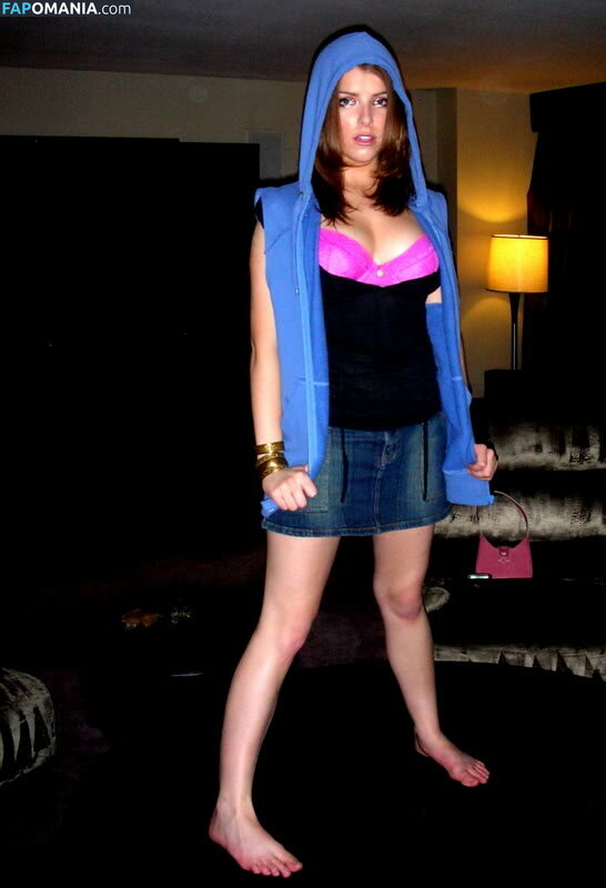 Anna Kendrick Meztelen Kikerült fotó #79
