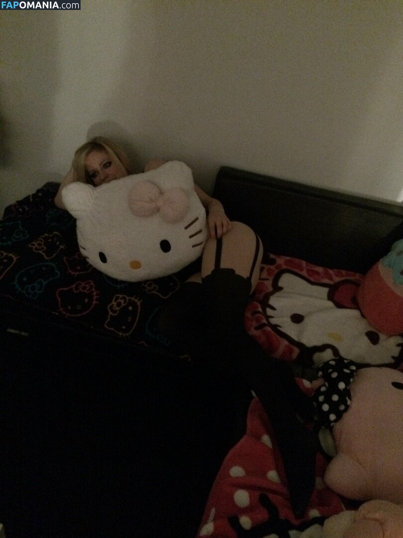 Avril Lavigne Meztelen Kikerült fotó #14