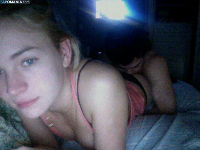 Britt Robertson Meztelen Kikerült fotó #9