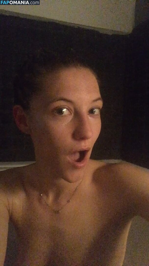 Caitlin Gerard Meztelen Kikerült fotó #9