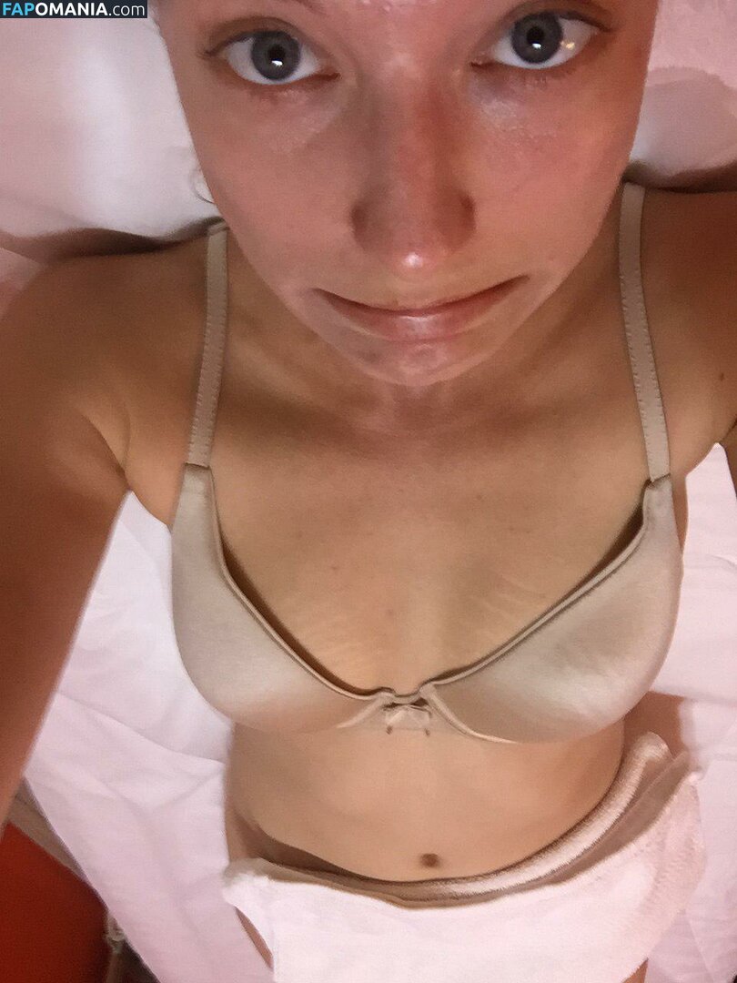 Caitlin Gerard Meztelen Kikerült fotó #19