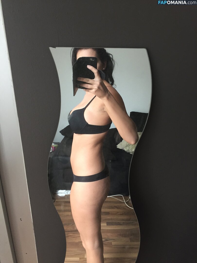 Carina Schwarz Meztelen Kikerült fotó #181