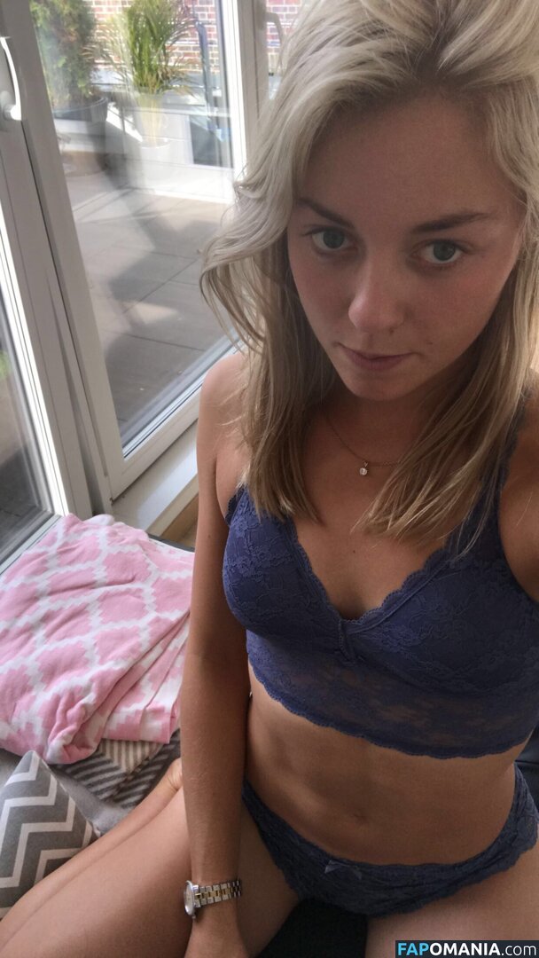 Carina Witthoeft Meztelen Kikerült fotó #6