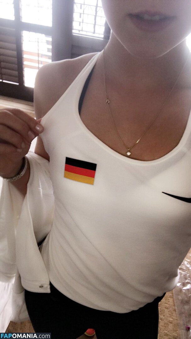 Carina Witthoeft Meztelen Kikerült fotó #22