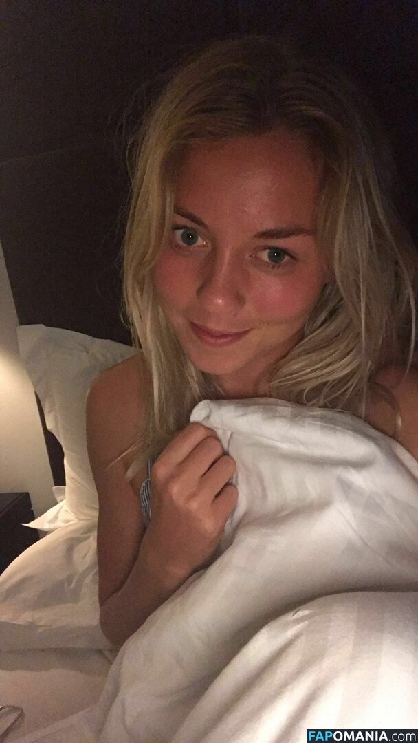 Carina Witthoeft Meztelen Kikerült fotó #27