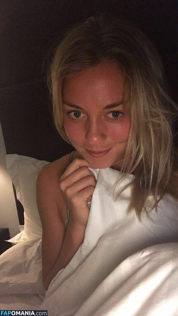 Carina Witthoeft Meztelen Kikerült fotó #37