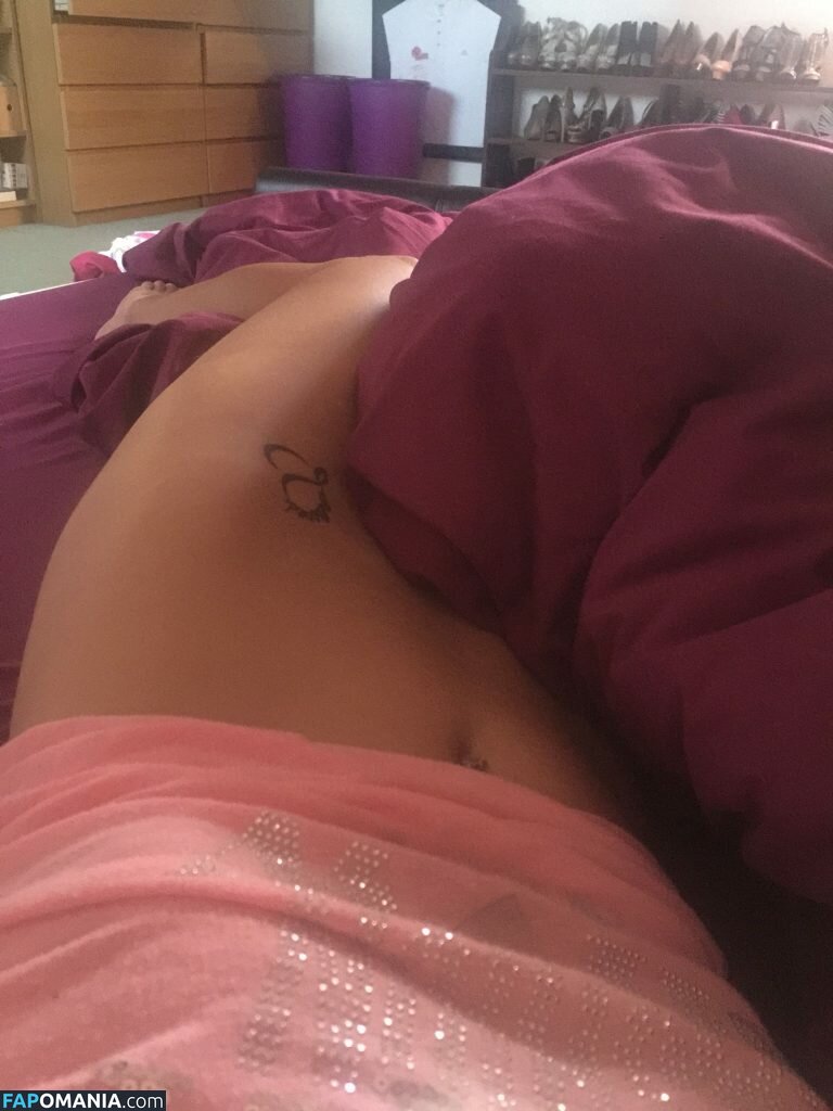 Carly Booth Meztelen Kikerült fotó #3