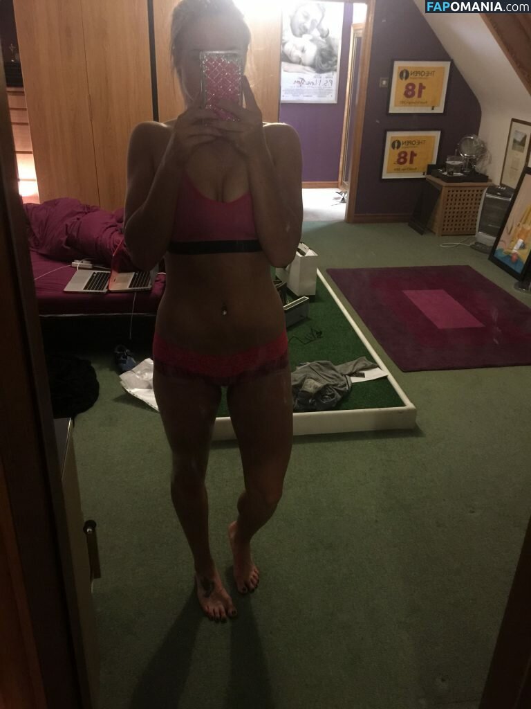 Carly Booth Meztelen Kikerült fotó #11