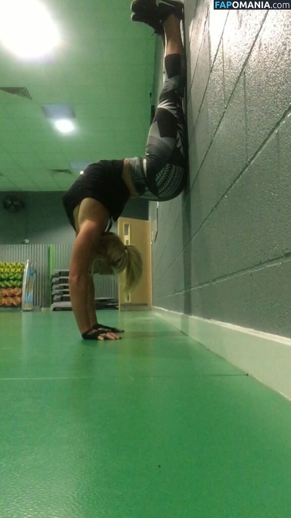 Carly Booth Meztelen Kikerült fotó #36