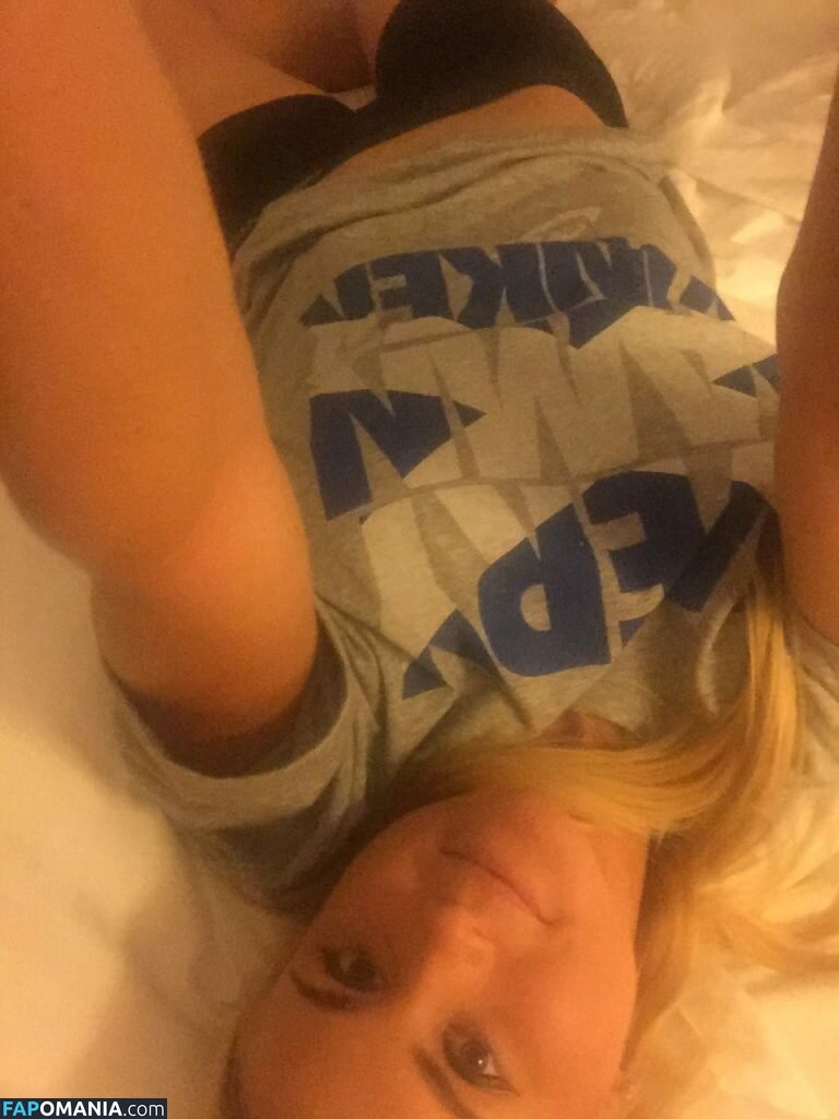 Carly Booth Meztelen Kikerült fotó #41