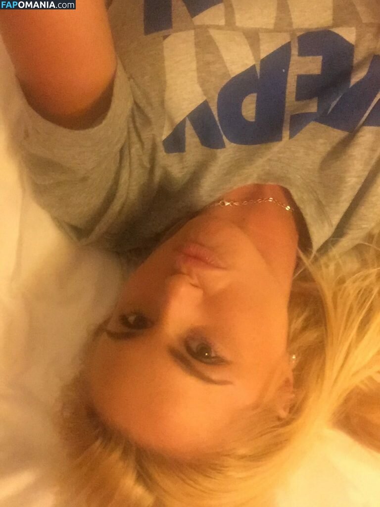 Carly Booth Meztelen Kikerült fotó #45