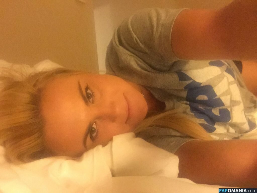 Carly Booth Meztelen Kikerült fotó #50