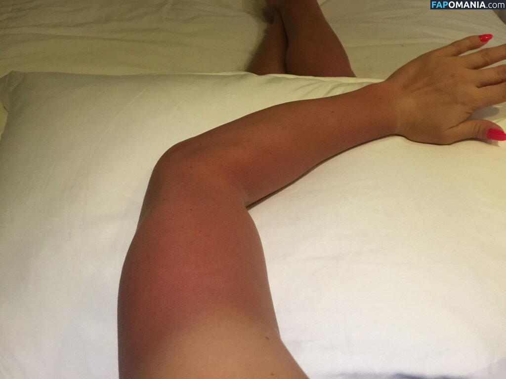 Carly Booth Meztelen Kikerült fotó #53