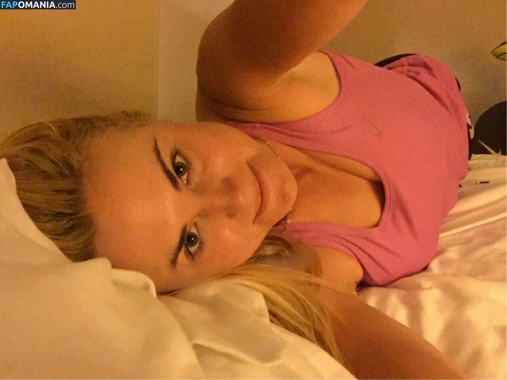 Carly Booth Meztelen Kikerült fotó #54