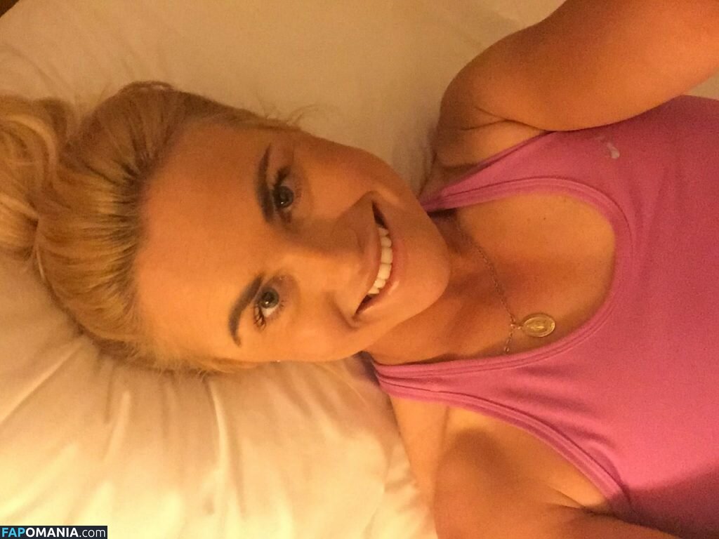 Carly Booth Meztelen Kikerült fotó #58