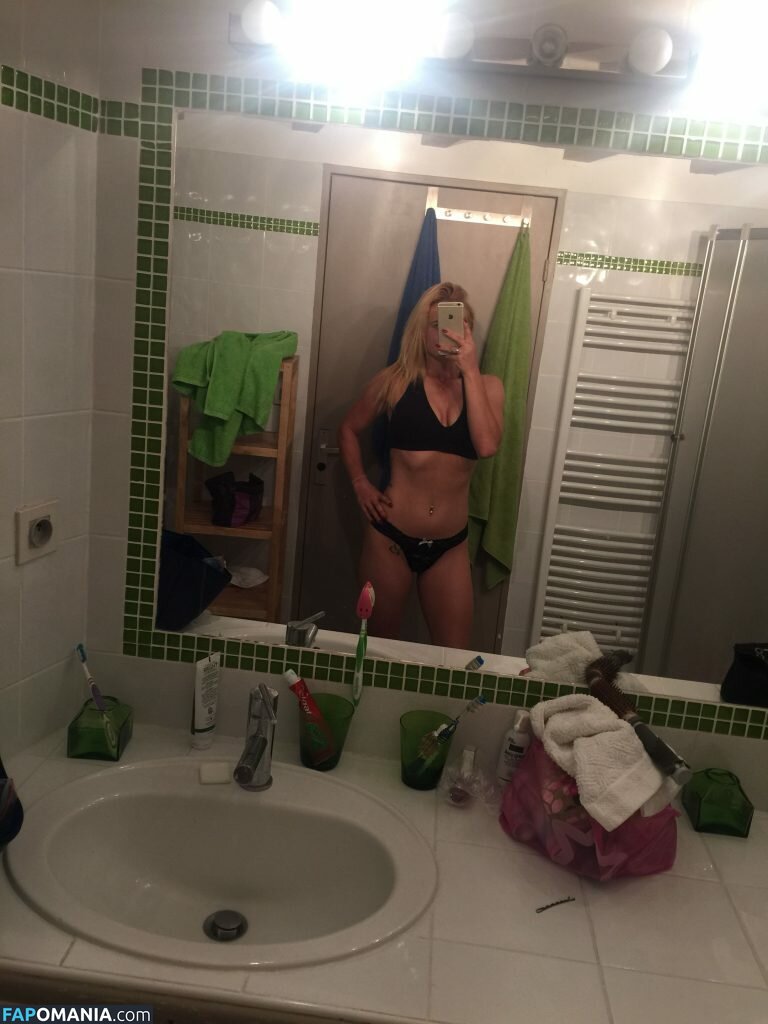 Carly Booth Meztelen Kikerült fotó #73