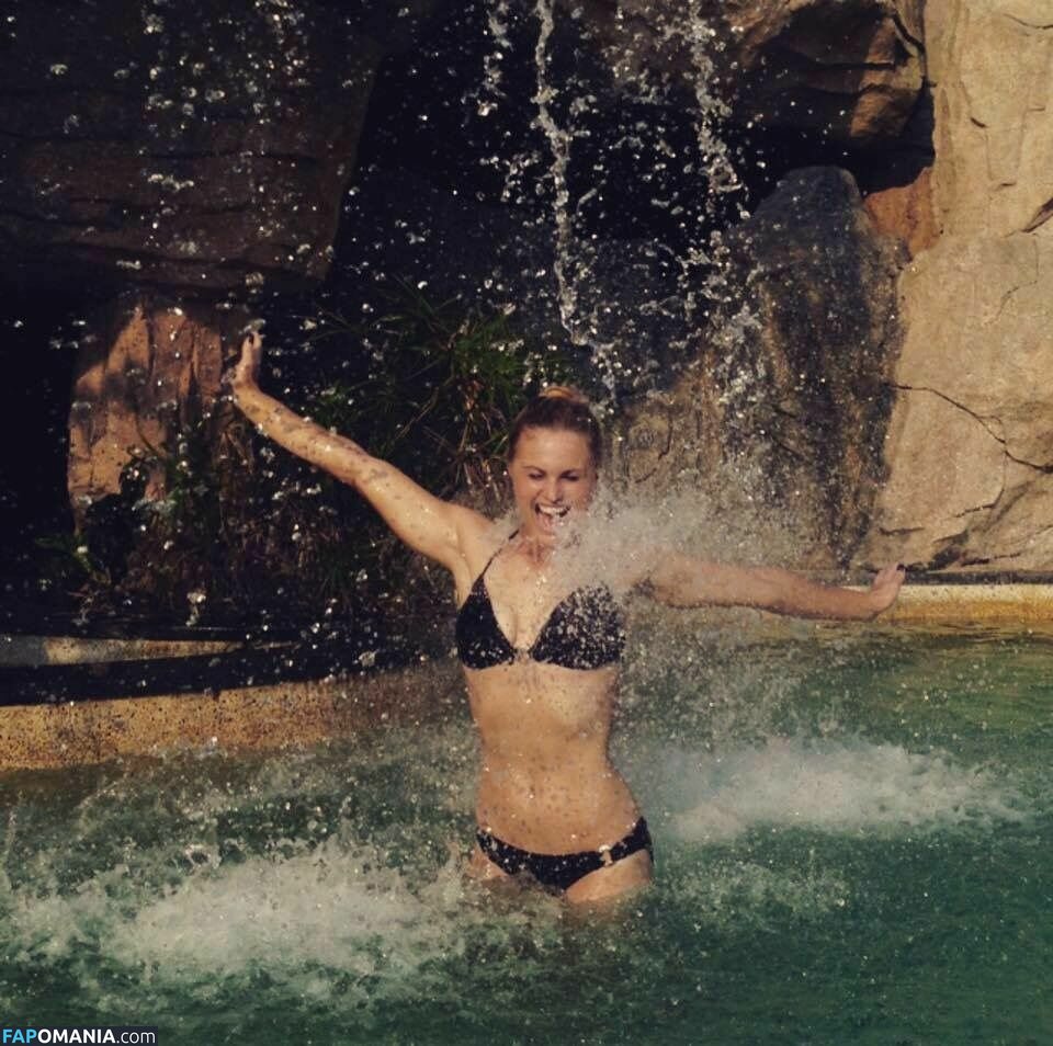Carly Booth Meztelen Kikerült fotó #75