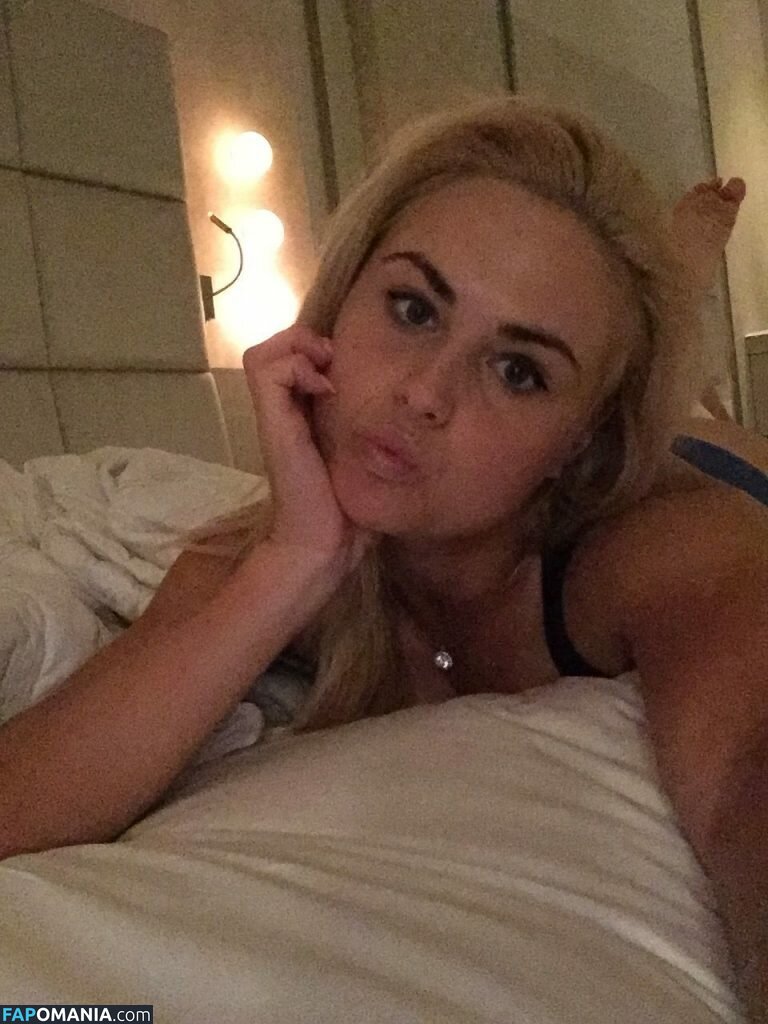 Carly Booth Meztelen Kikerült fotó #86