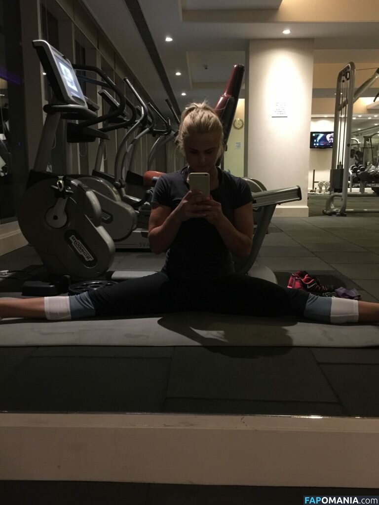 Carly Booth Meztelen Kikerült fotó #88