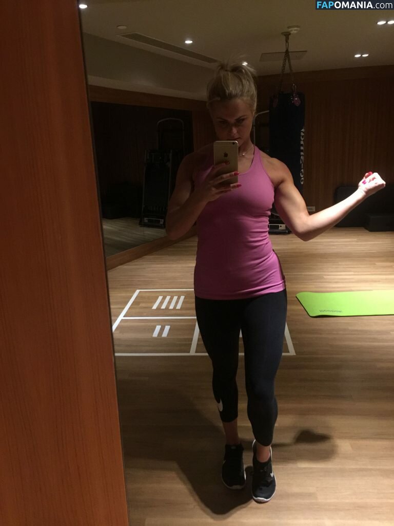 Carly Booth Meztelen Kikerült fotó #108