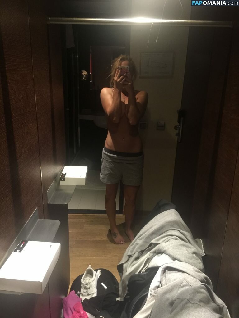 Carly Booth Meztelen Kikerült fotó #109