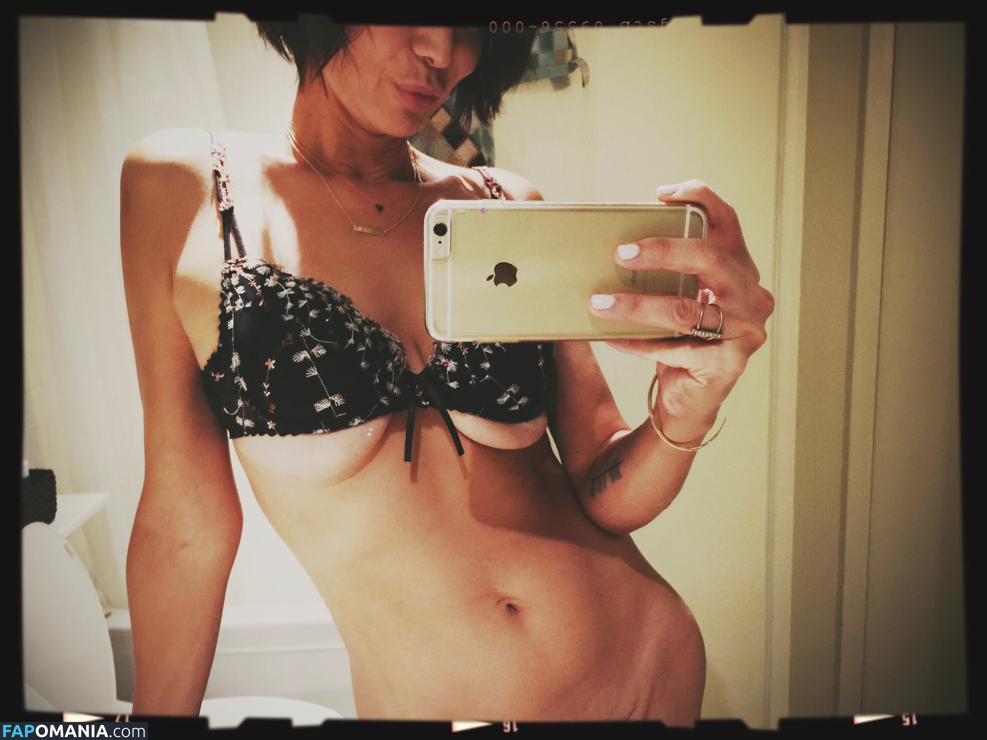 Catherine Bell Meztelen Kikerült fotó #41