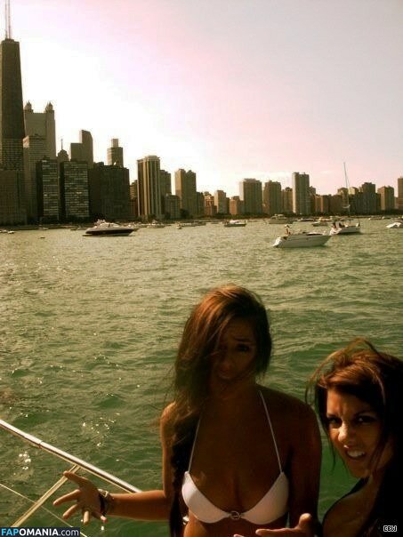 Chloe Bennett Meztelen Kikerült fotó #6