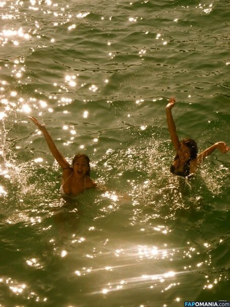 Chloe Bennett Meztelen Kikerült fotó #12