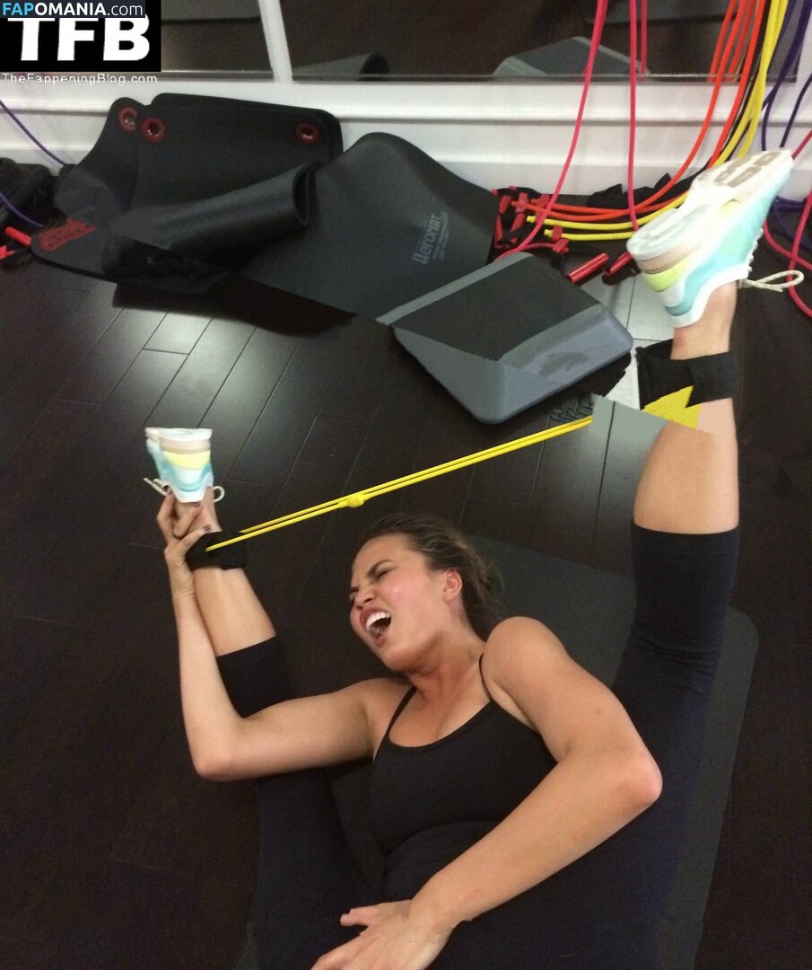 Chrissy Teigen Meztelen Kikerült fotó #1