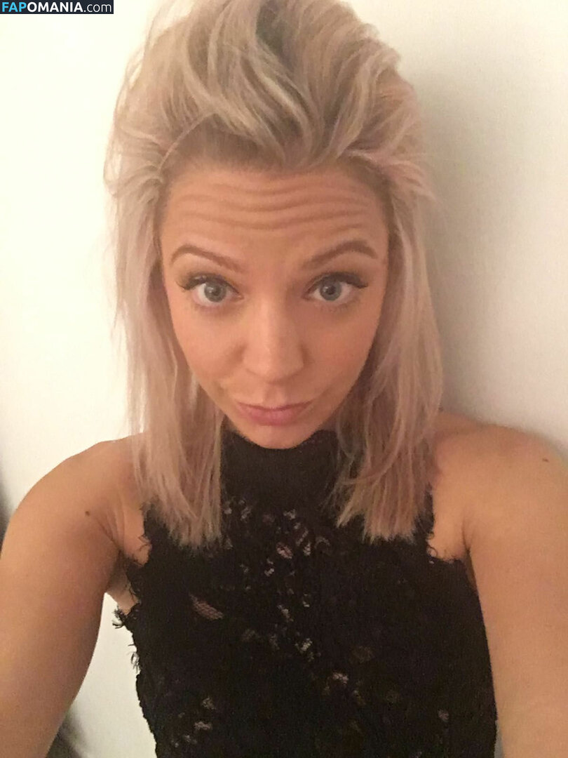 Claire Hutchings Meztelen Kikerült fotó #5