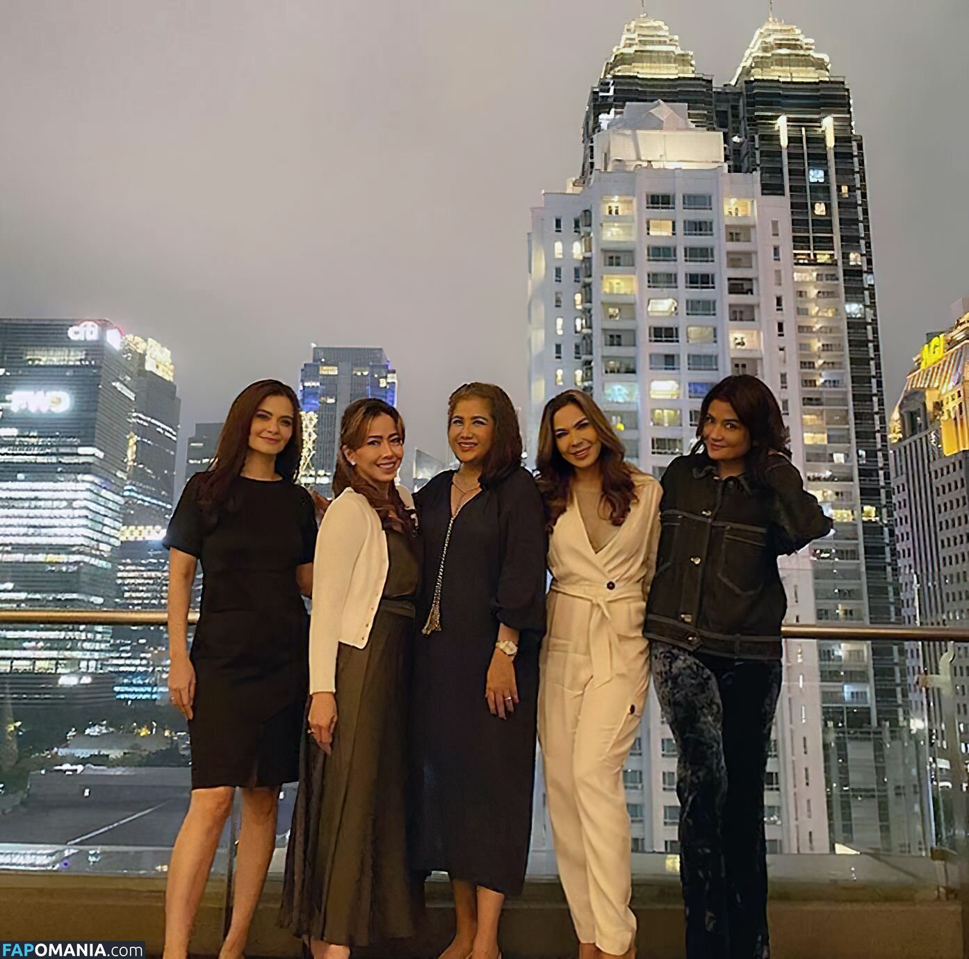 Cut Tari Meztelen Kikerült fotó #73