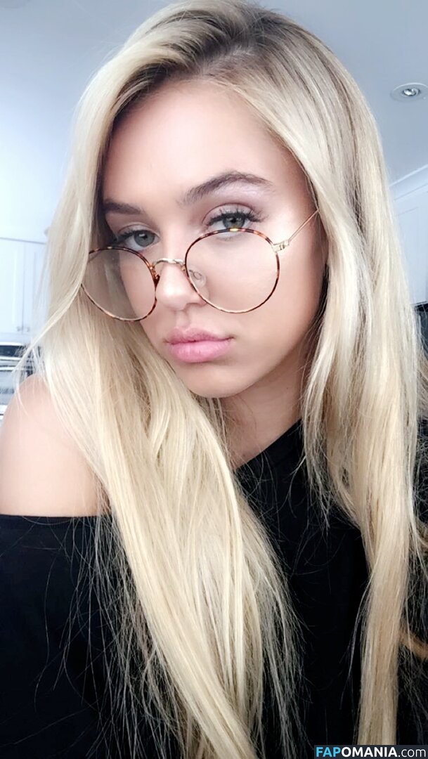 Delilah Belle Hamlin Meztelen Kikerült fotó #42