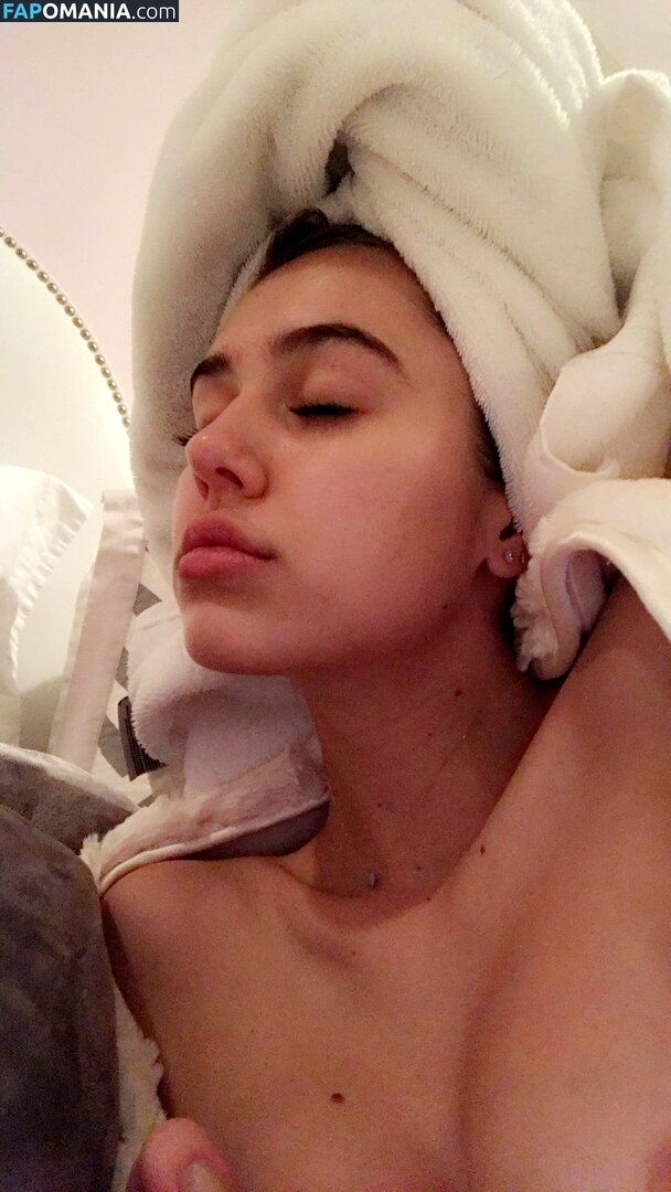 Delilah Belle Hamlin Meztelen Kikerült fotó #49