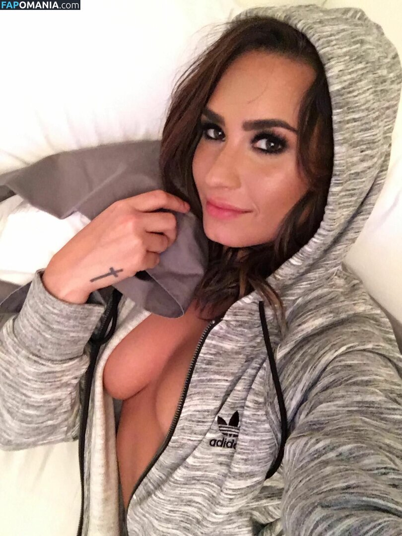 Demi Lovato Meztelen Kikerült fotó #7