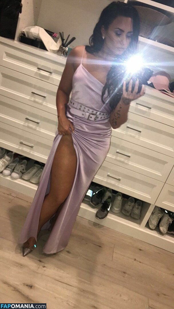 Demi Lovato Meztelen Kikerült fotó #37