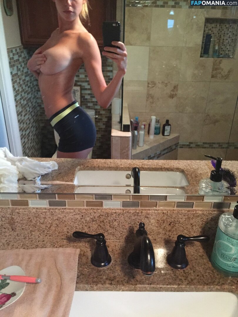 Elizabeth Turner Meztelen Kikerült fotó #50