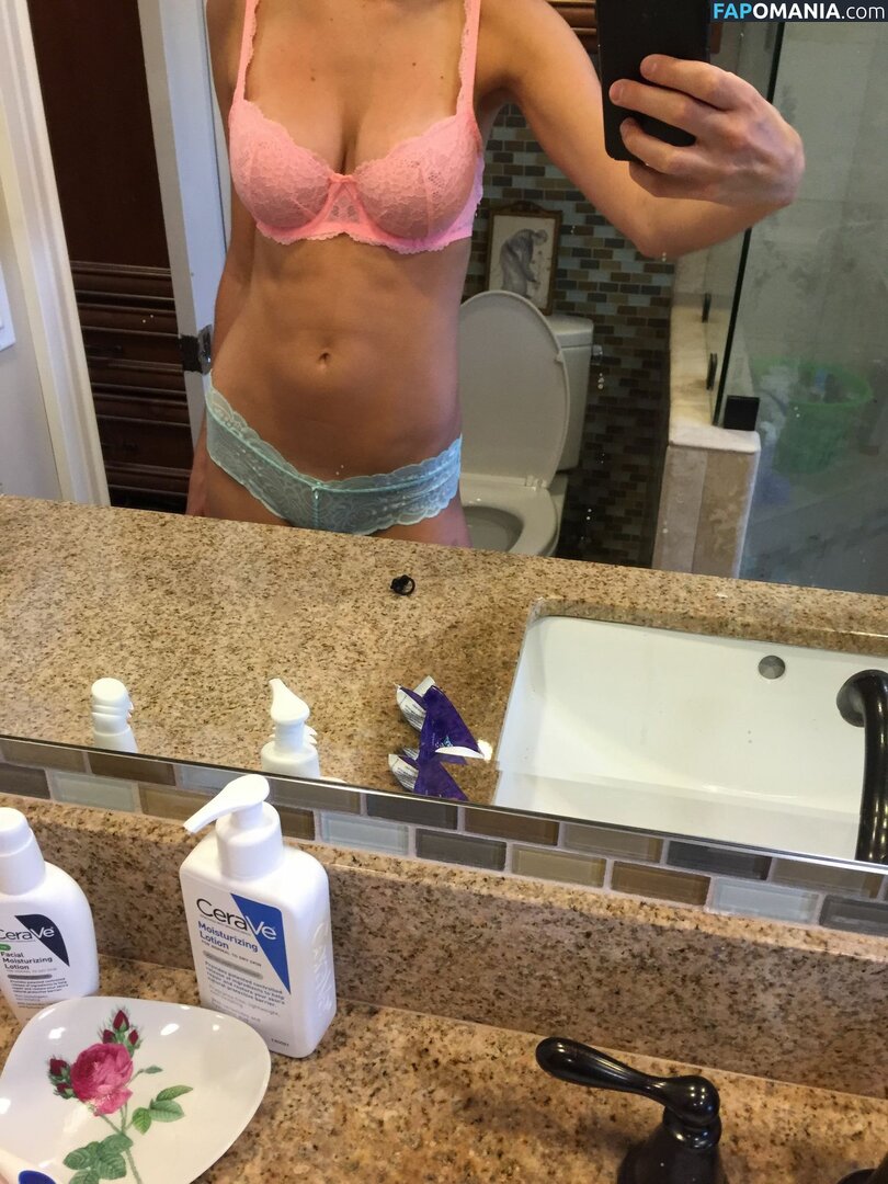 Elizabeth Turner Meztelen Kikerült fotó #59