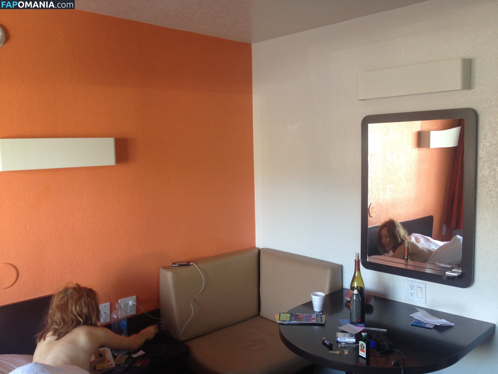 Emily Browning Meztelen Kikerült fotó #5