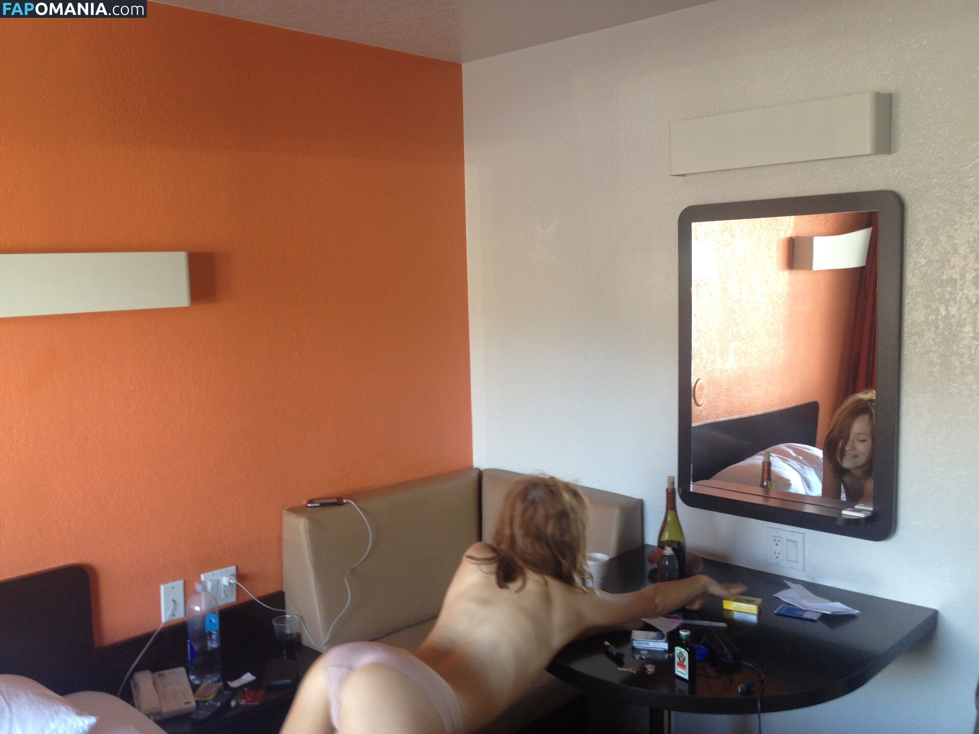 Emily Browning Meztelen Kikerült fotó #8