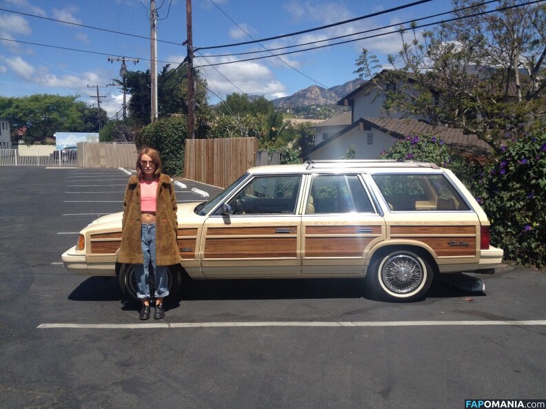 Emily Browning Meztelen Kikerült fotó #25