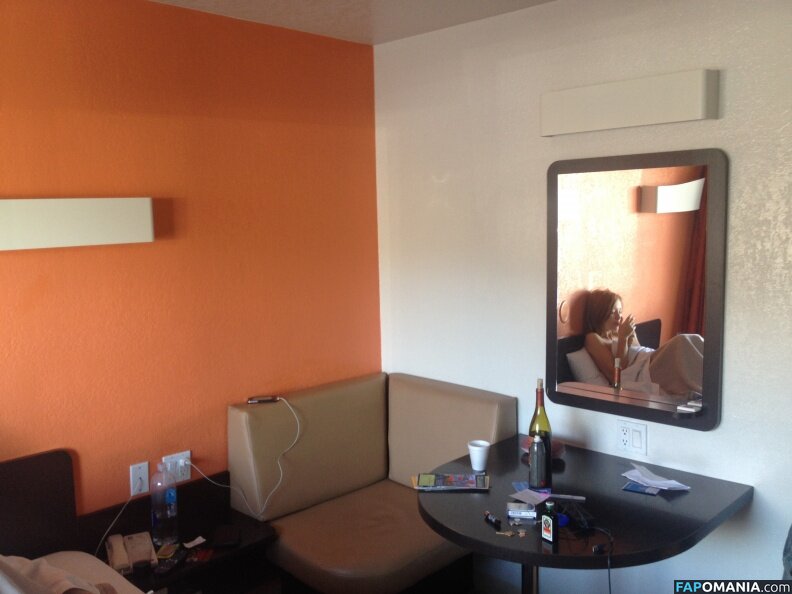 Emily Browning Meztelen Kikerült fotó #28