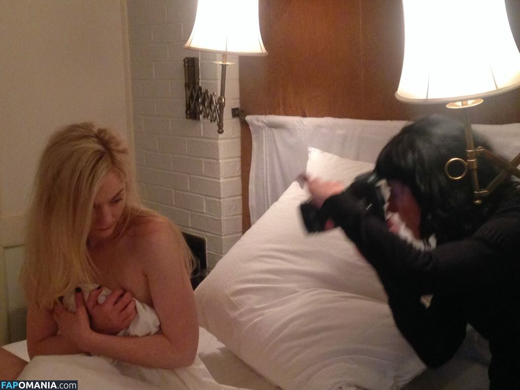 Emily Kinney Meztelen Kikerült fotó #11