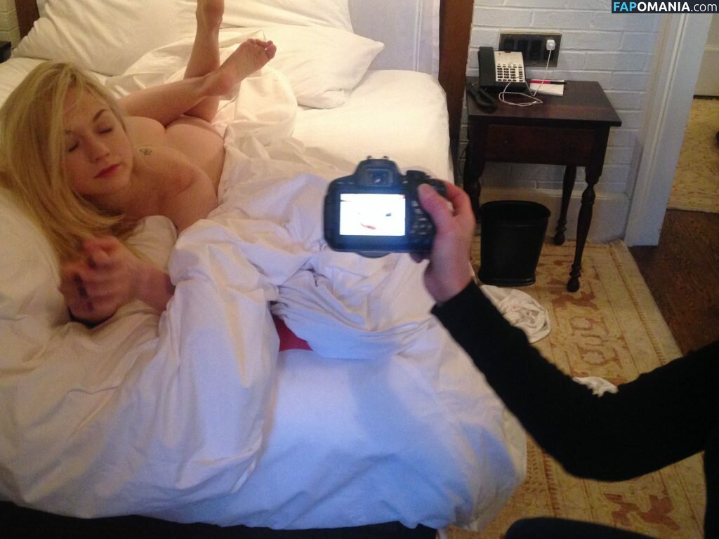 Emily Kinney Meztelen Kikerült fotó #17
