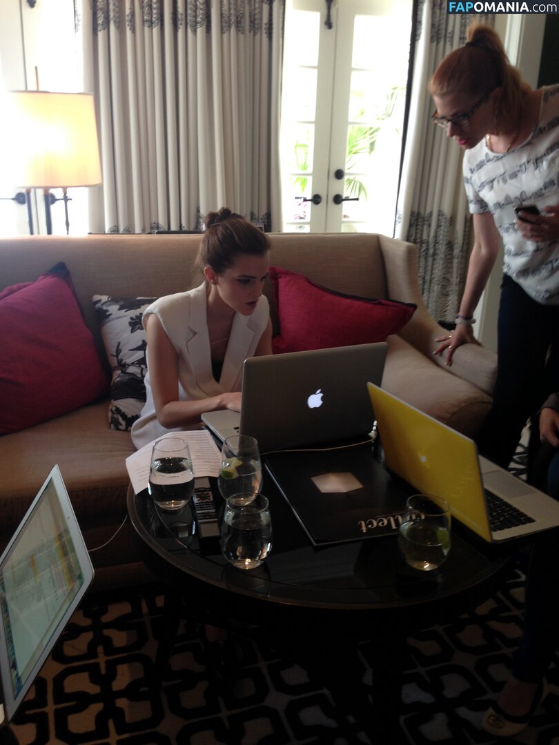 Emma Watson Meztelen Kikerült fotó #113