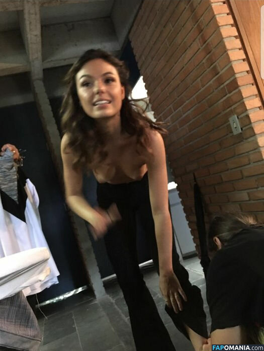 Isis Valverde Meztelen Kikerült fotó #1