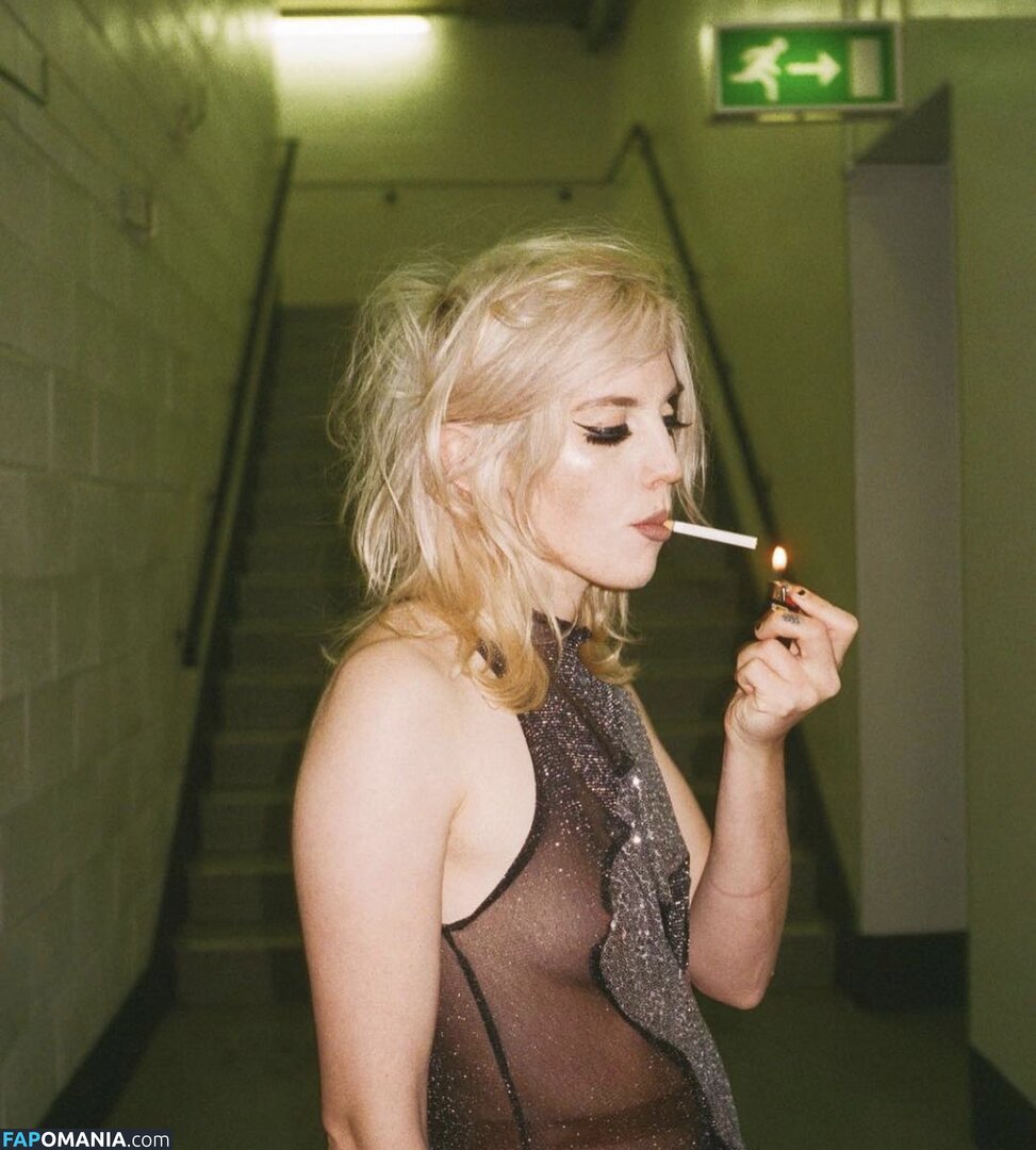 Izzy Phillips Meztelen Kikerült fotó #13